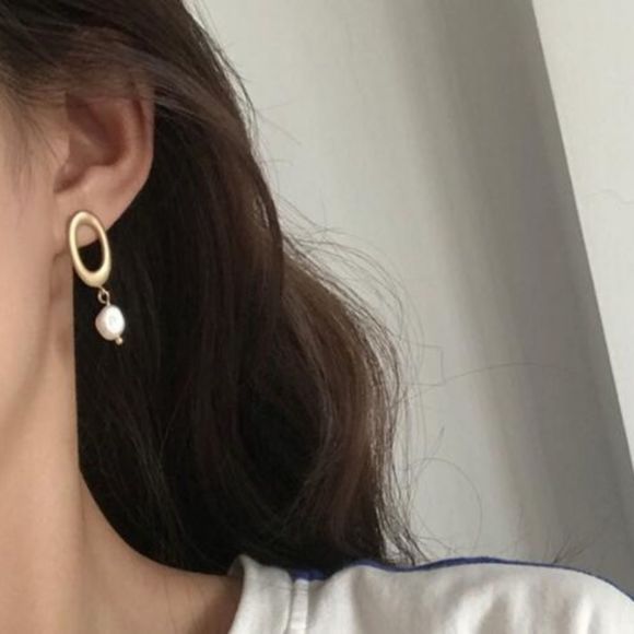 Pretty Gold White Pearl Drop Earrings - Picture 6 of 6